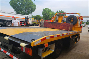 新华大街附近拖车电话号码服务